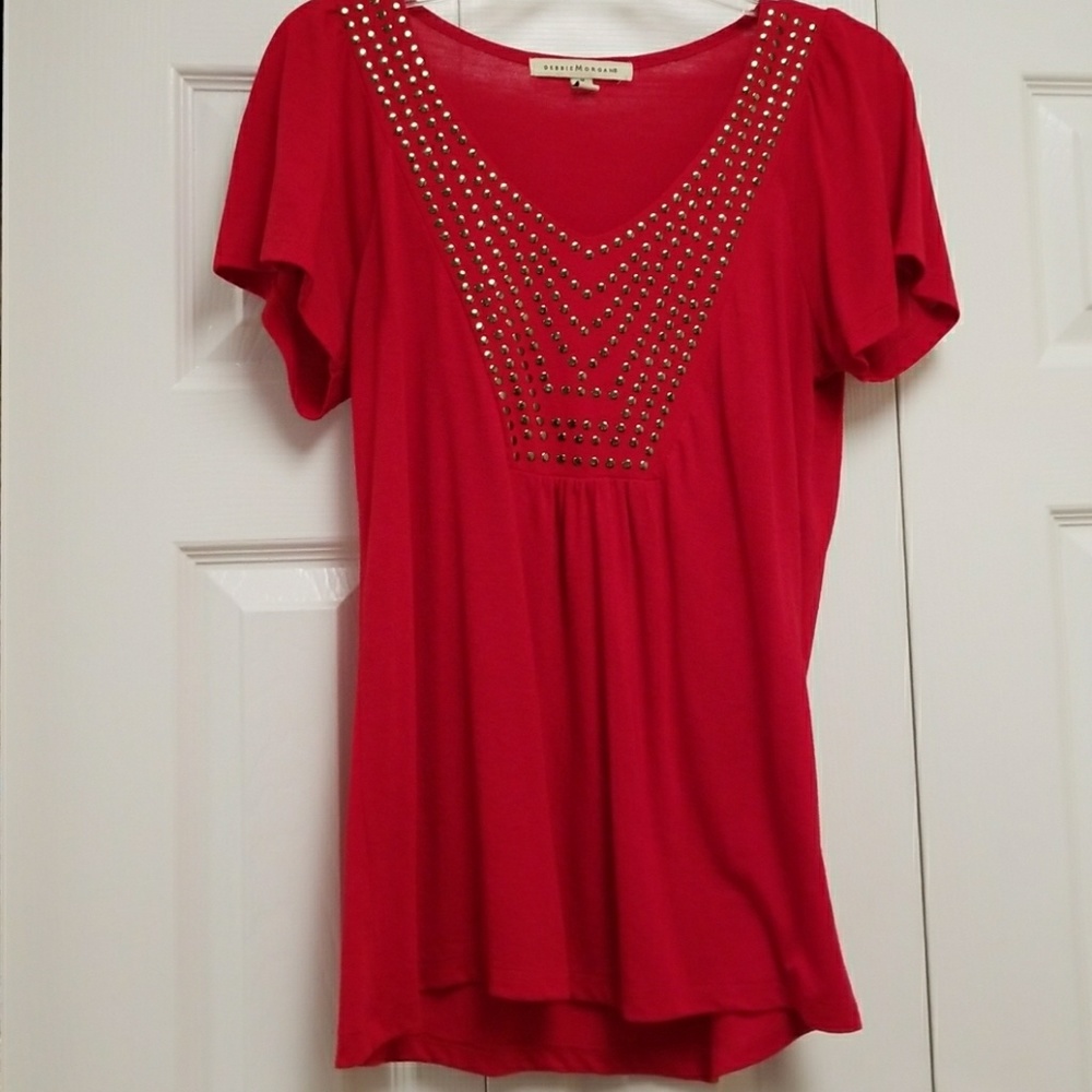 Red and gold tee